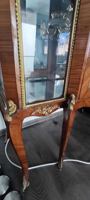 Историческа витрина в стил Empire