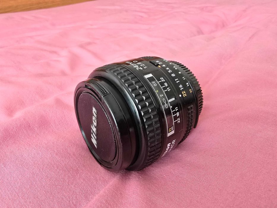 Обектив Nikon AF Nikkor 24mm f/2.8D