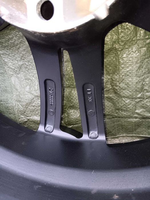 Genți originale Audi cu cauciucuri iarna montate