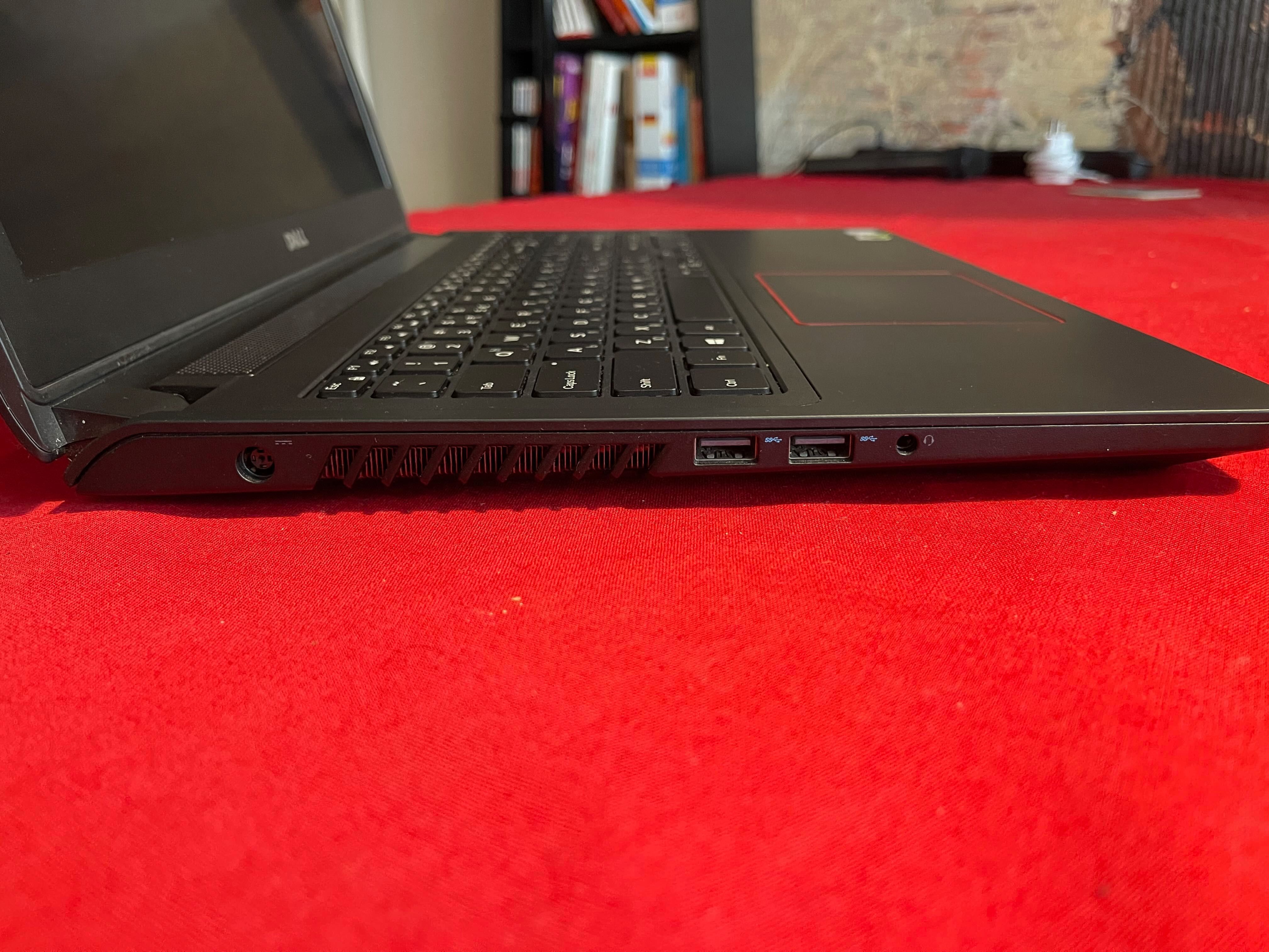 Геймърски лаптоп Dell Inspiron 7559