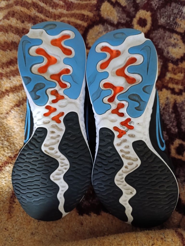 Продавам маратонки, Adidas renew run 2