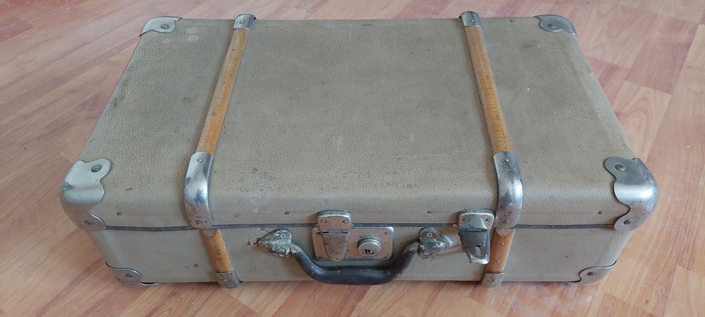 Geamantan foarte vechi