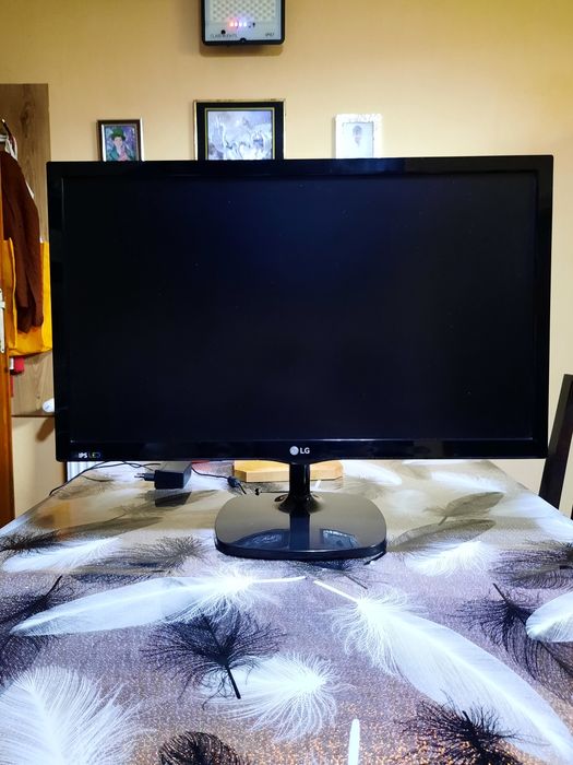 Vând televizor led LG FULL HD diagonala 70 cm cu telecomanda