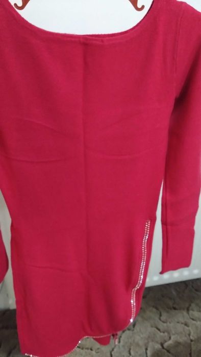 Червена туника с цип