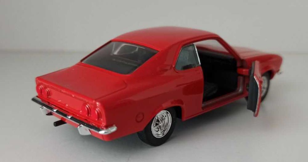 Macheta Opel Manta A 1970 rosu - Welly 1/36