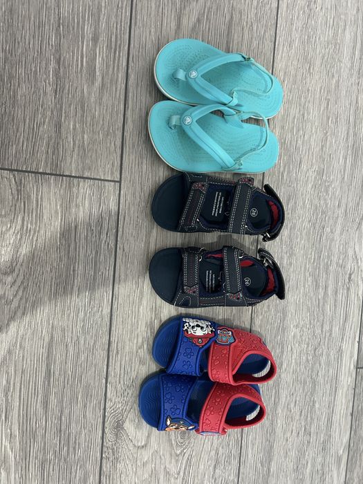 Sandale marimea 26 impecabile