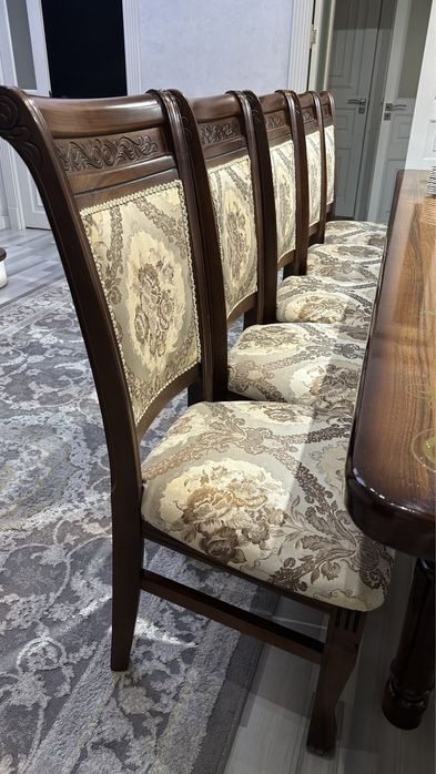 1 та стол , 12 та стул сотилади. Холати зор . Келишамиза яна