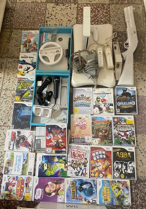 Joc Nintendo Wii cu toate accesoriile si 21 jocuri