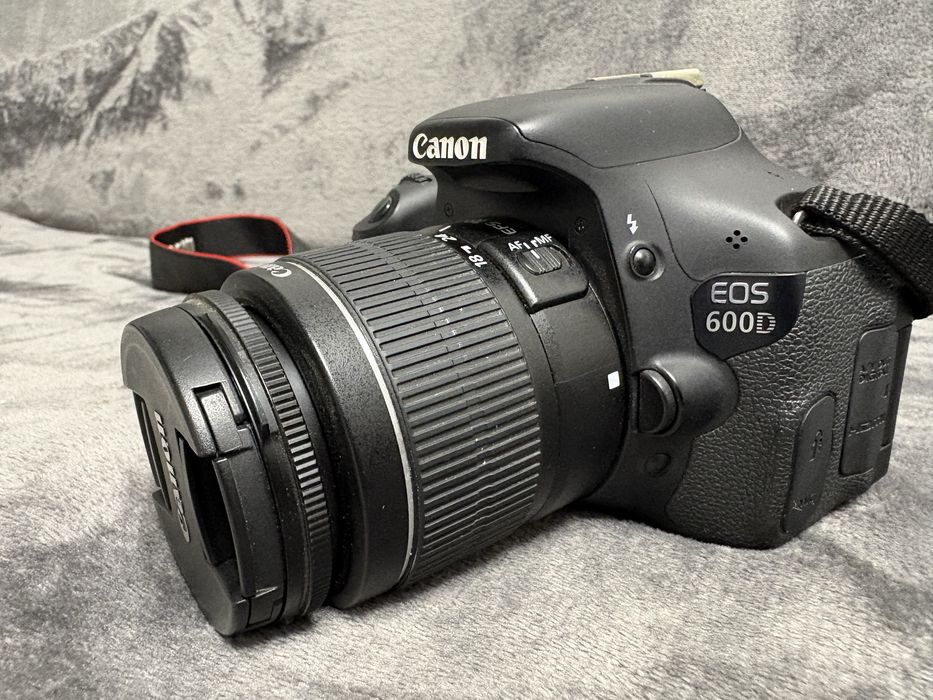 Vând aparat foto Canon EOS 600D, Obiectiv  18-55mm