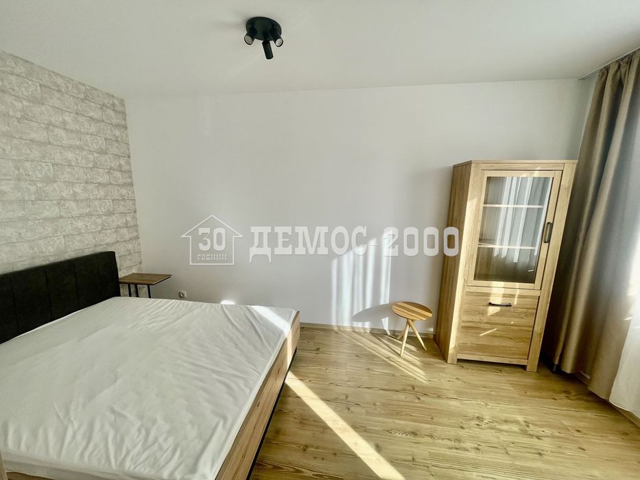 Двустаен с НОВО обзавеждане и ПАРКОМЯСТО