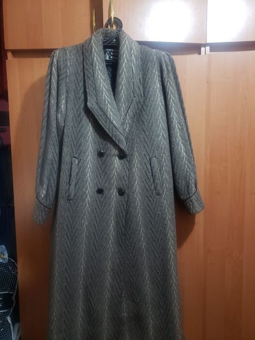 Продам новое демисезонное пальто