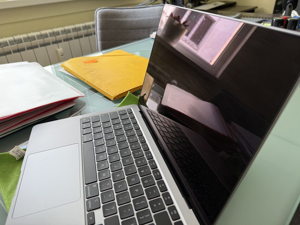 Macbook Air M1 16GB ram, 512GB SSD, 32 цикъла батерия, като нов !
