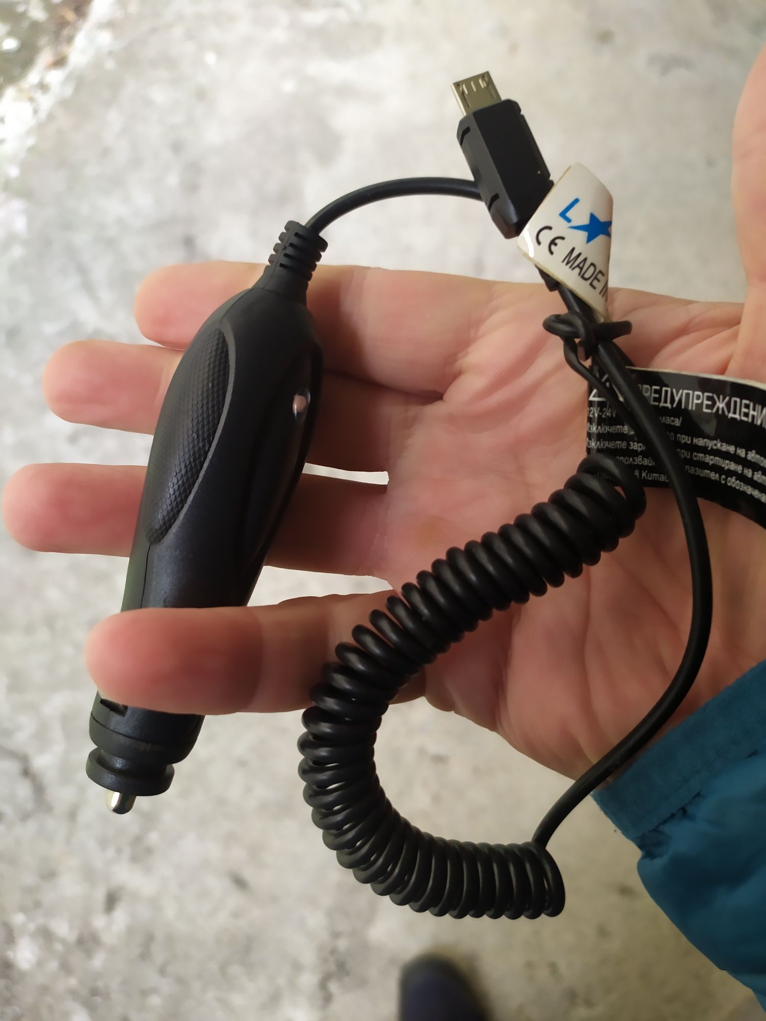 Зарядно за телефон с 2 USB и поставка