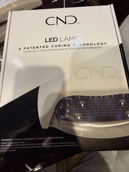 CND led лампа за гел лак