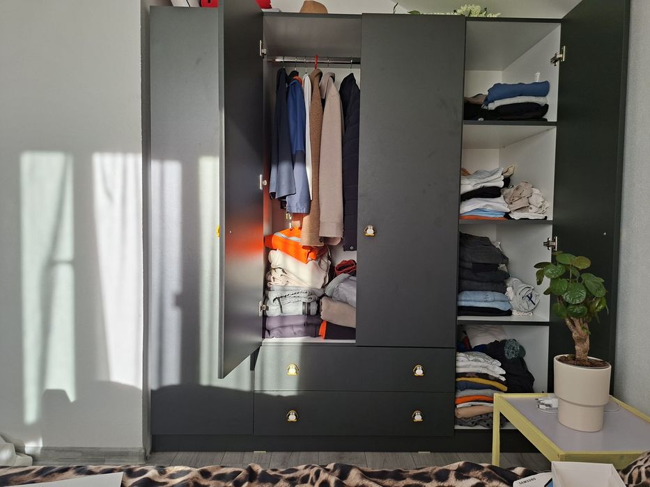 Vând șifonier + birou + noptiere