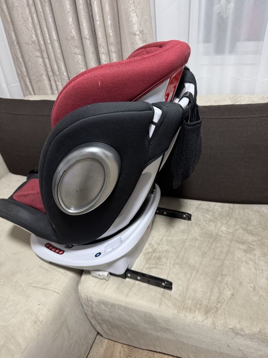 Scaunel de masina pentru copii