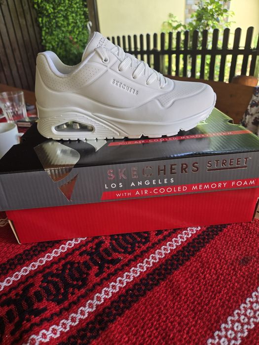Adidasi Skechers noi