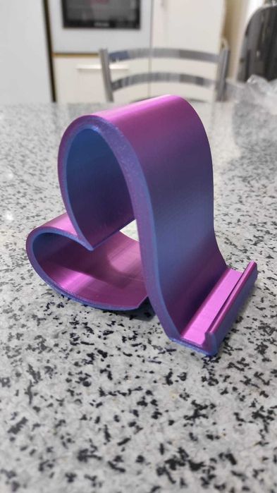 Suport telefon în formă de inimă – printat 3D, personalizabil