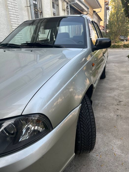 Нексия 2 сотилади.Металик ранг