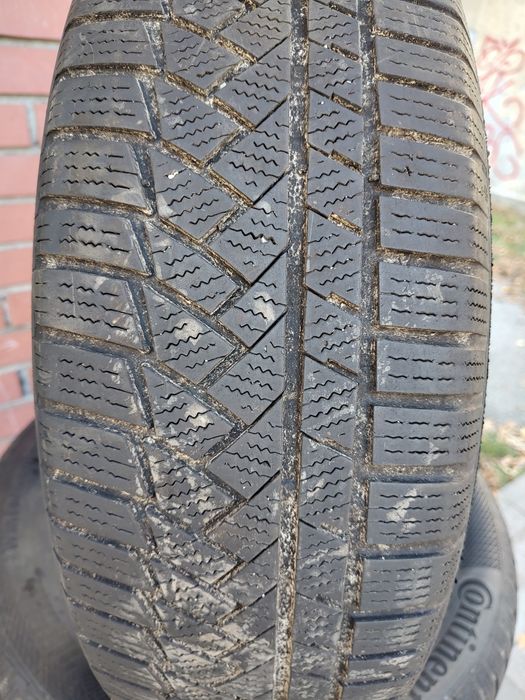 Продавам 4 зимни гуми 215/65/17 Continental