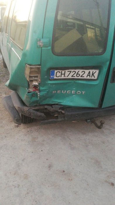 Продавам Пежо експерт  за части цяла