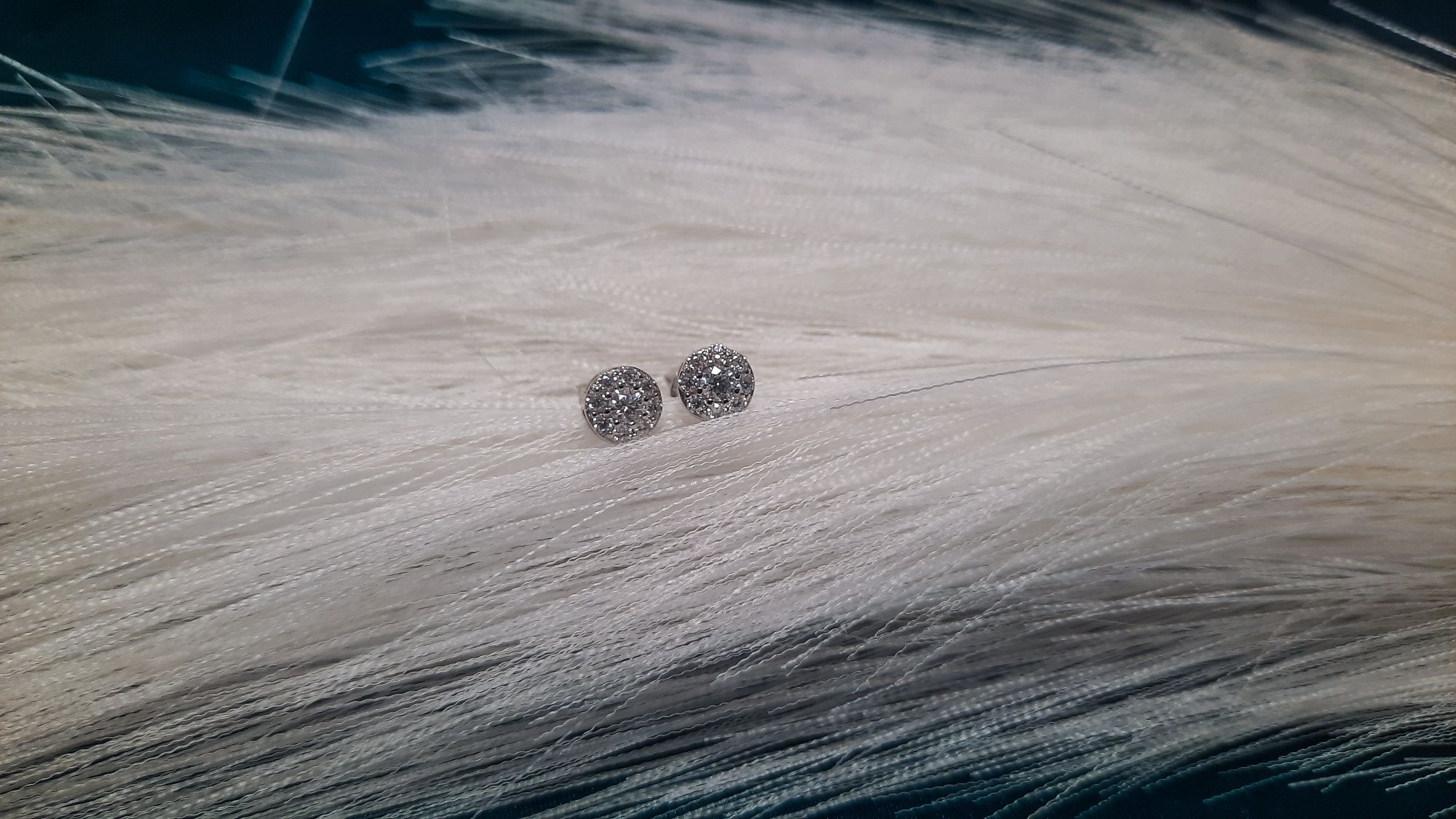 Cercei cu diamante sintetice incolore cu șurub