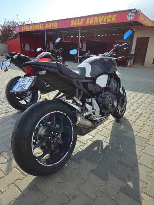 Honda cb 1000r black edition