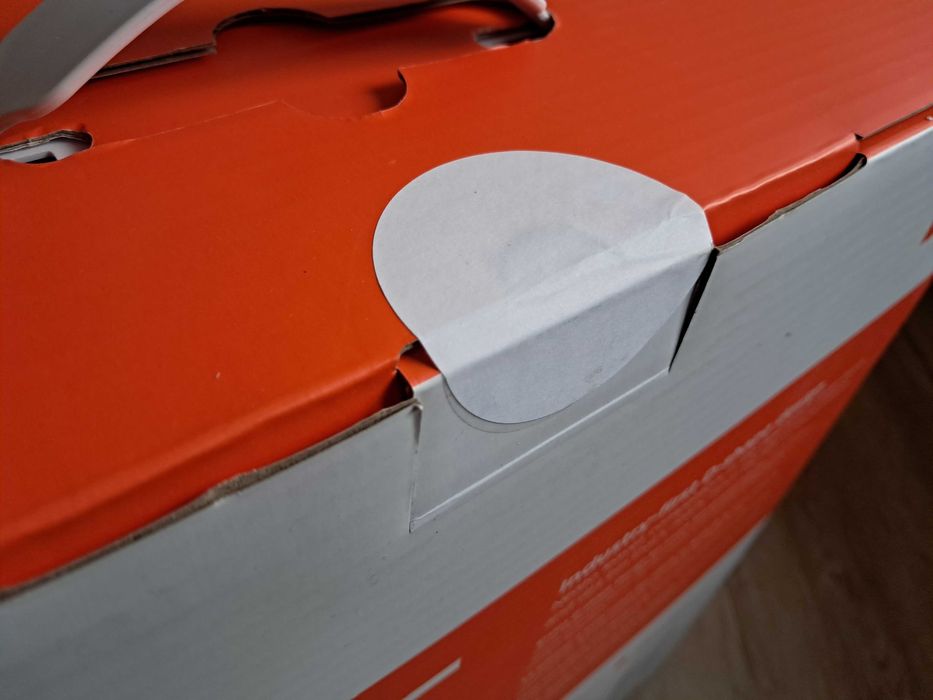 Robot aspirator Neato D9, senzor laser, control aplicatie NOU-Sigilat