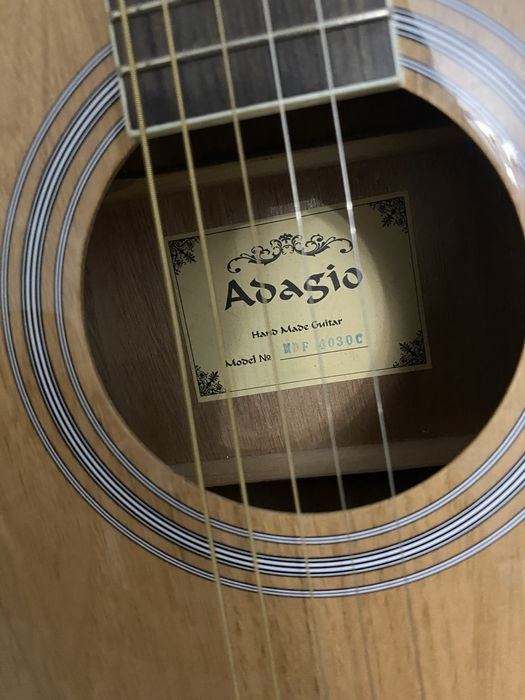 Гитара adasio в отличном состояний
