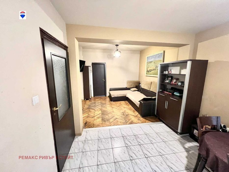 Продава се Тристаен апартамент в Русе, Център - 78 кв.м за 1794 €/кв.м - Снимка #2