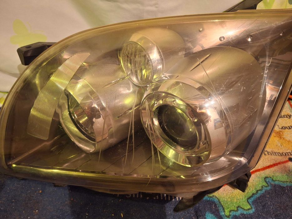 Преден ляв фар и заден ляв стоп -оригинални за Тойота Авенсис, 2008г,