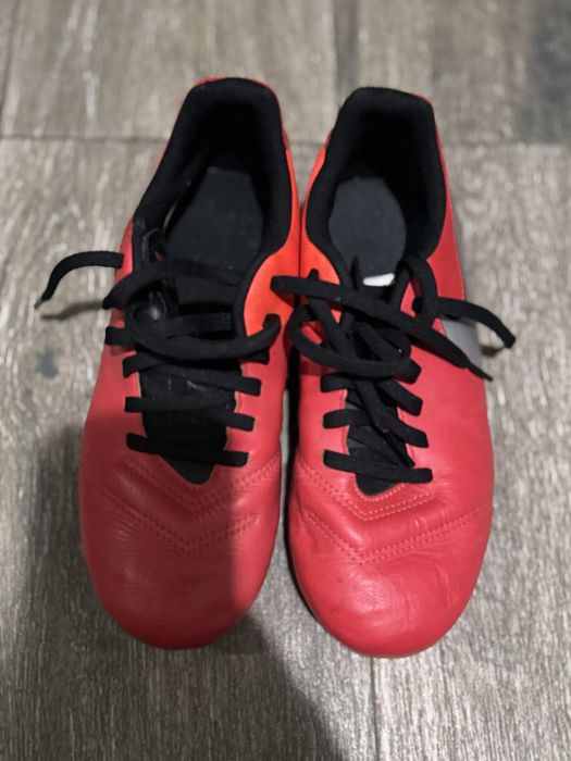 Футболни обувки стоножки и бутони