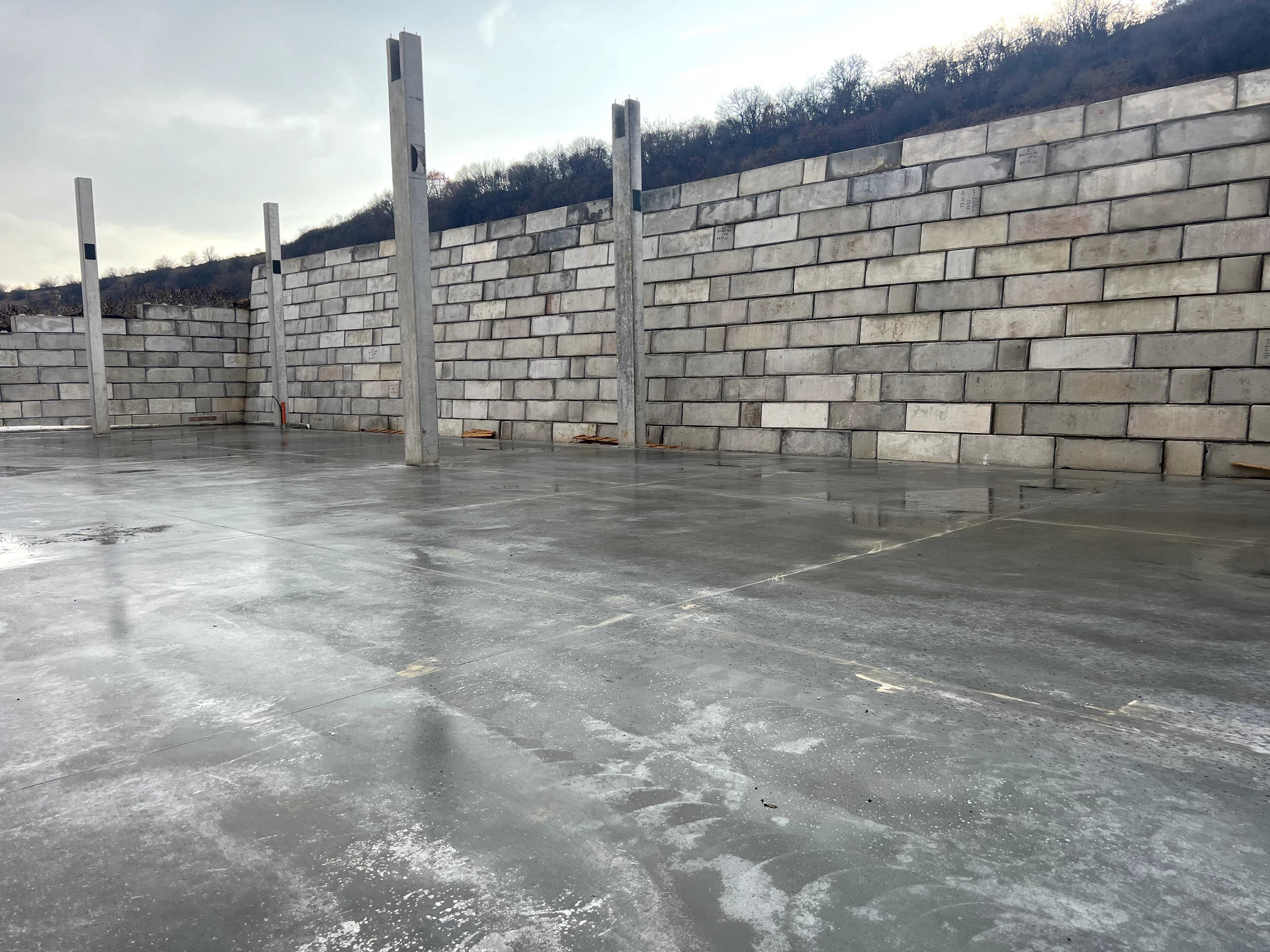 VIndem cuburi tip LEGO din beton