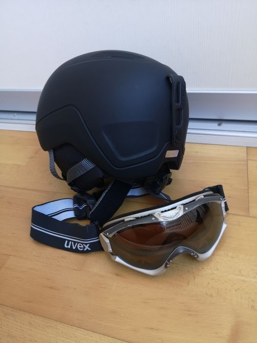 Casca schi ski snowboard Uvex noua cu ochelari Uvex anticeata antiabur