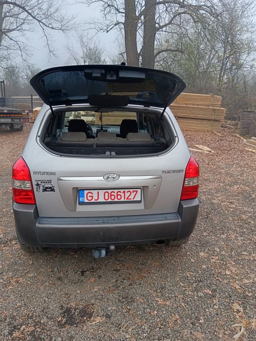 Vând Hyundai tucson 2000i