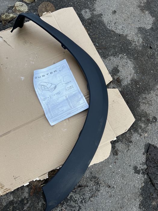 Ornament aripa dreapta fata Dacia Duster