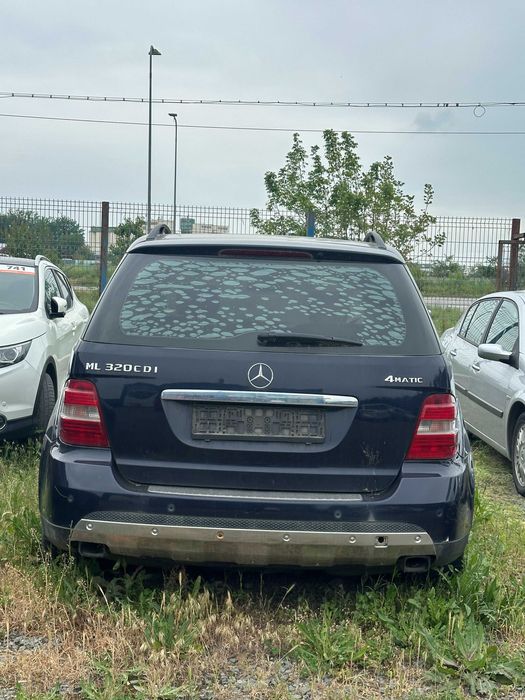 Dezmembrez Mercedes ML