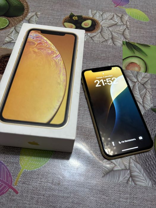 продам iPhone XR