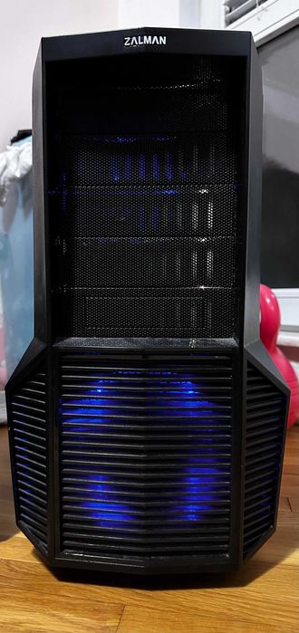Настолен Компютър 2017г EVGA GTX 1070 8GB 256 bit Intel I7-7700 3.6Ghz
