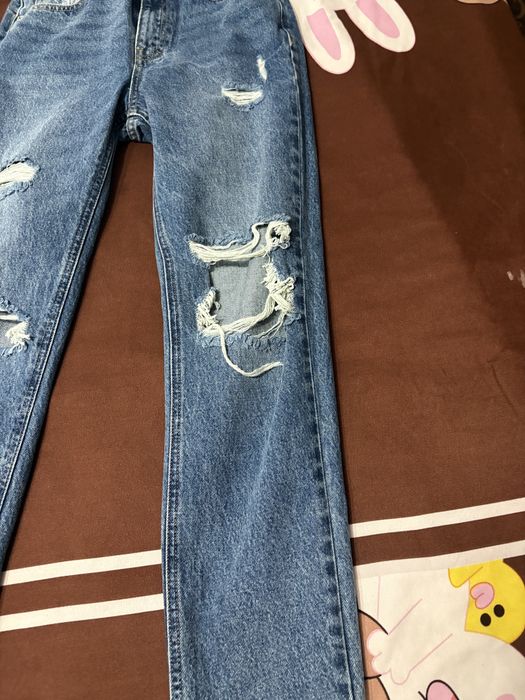 Blugi stradivarius ,pullber ambele perechii 100lei