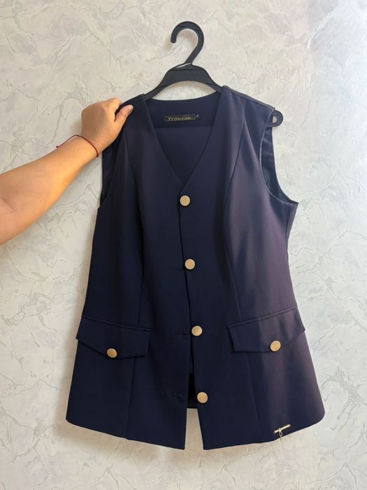 Темно синий костюм