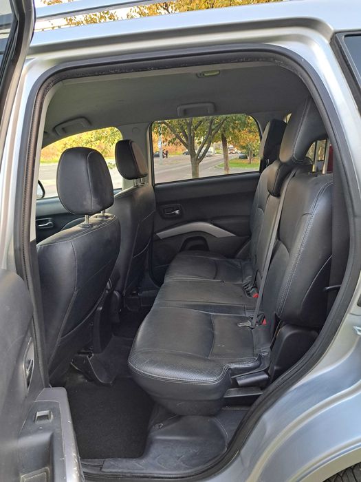 Peugeot 4007 2.2 Diesel 160 Cp 2008 4x4 cu 7 Locuri