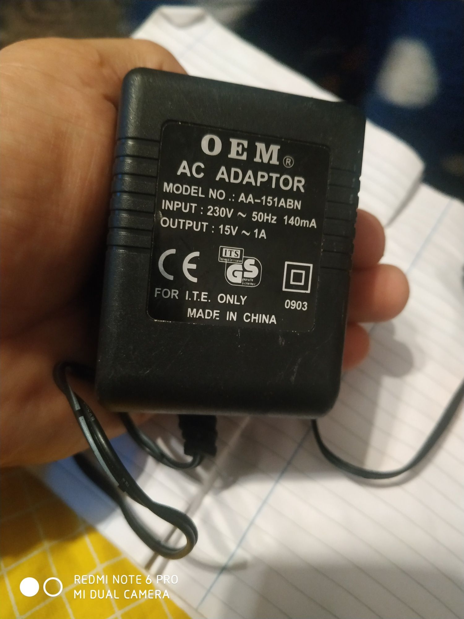 Adaptor 15V. 1A nou