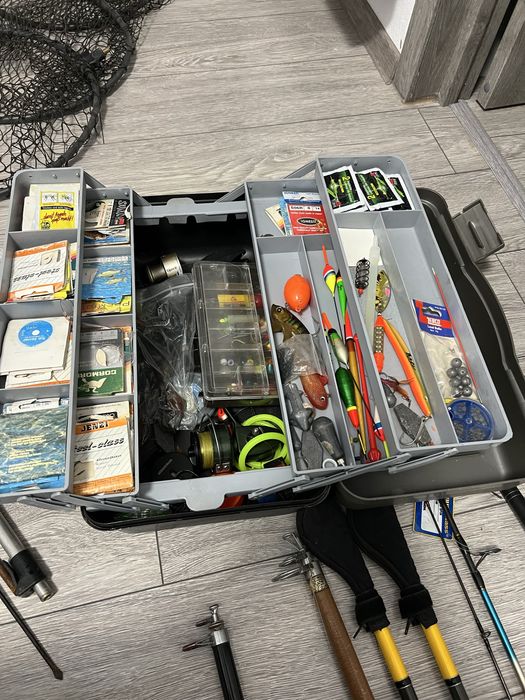 Bete de pescuit si trusa completa