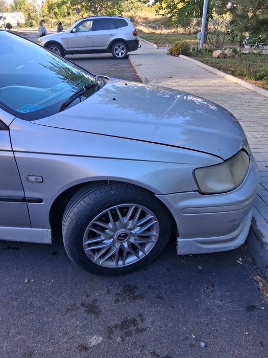 Продавам лек автомобил