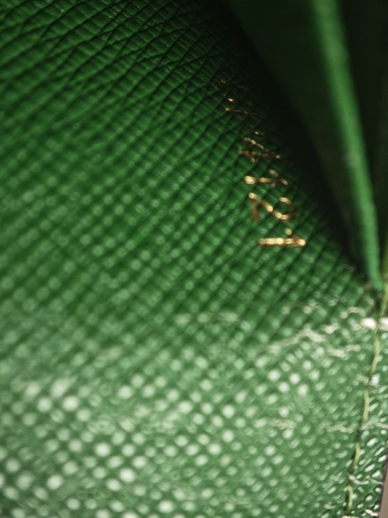 Винтидж Дамски портфейл Louis Vuitton Epi Green Sarah Wallet