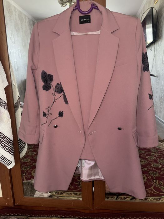 Женский брючный костюм