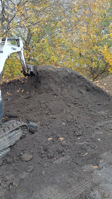 Vand pamant negru vegetal / pamant galben de umplutura compactabil