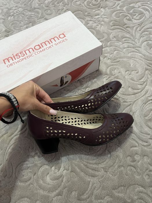 Ортопедични дамски обувки от естествена кожа