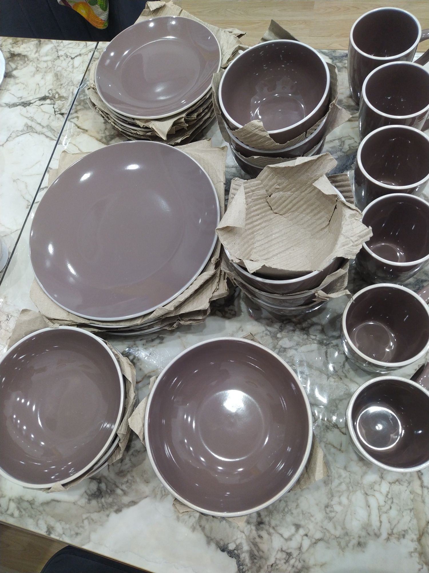 Продам новый в упаковке набор керамической посуды. 30 предметов.
